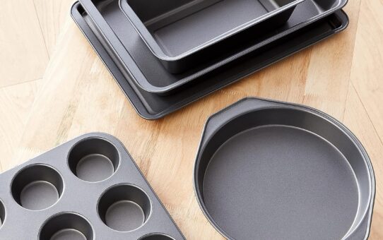 Six Product Reviews & Comparisons: Amazon Basics Bakeware, M MCIRCO Glass Food Containers, KIMIUP Cutting Boards, Umite Chef Mixing Bowls, Kitchen Sink Splash Guard, Auledio Fruit Basket.